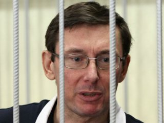 Луценко находится под стражей более года.