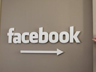 Facebook заплатит за приложение как деньгами, так и собственными акциями.