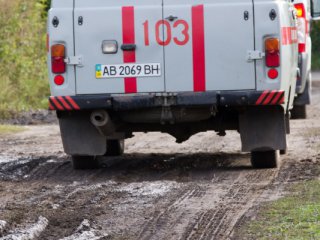 Пострадавшего автомобилем скорой помощи отправили в больницу.