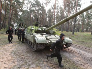 По информации Совета безопасности, Ростовской области обнаружены танки с украинскими опознавательными знаками.